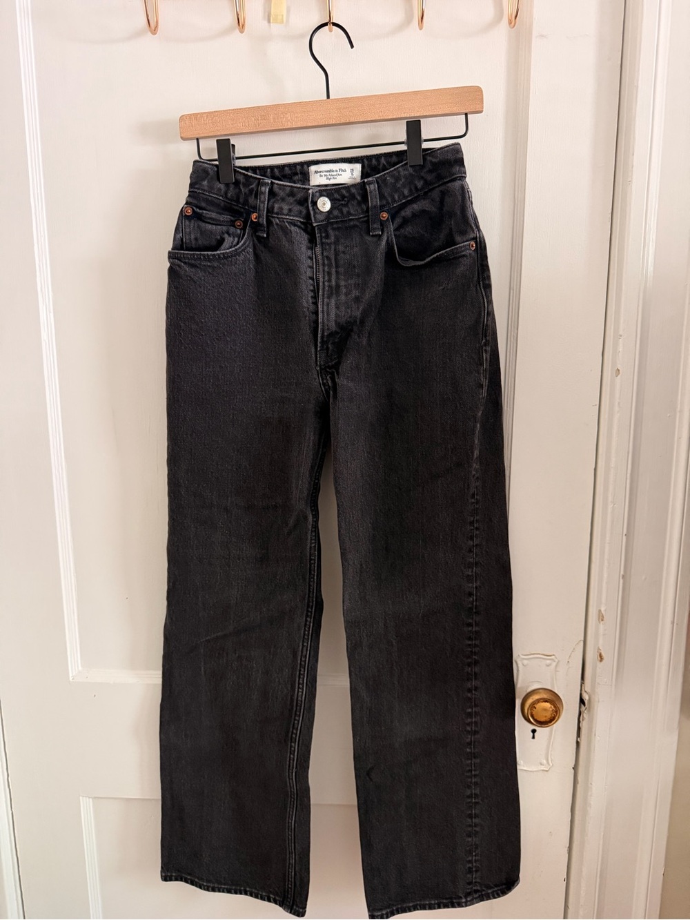 Abercrombie Black 90s Relaxed High Rise Jeans